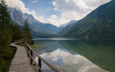 Antholzer See mit Blick zum Staller Sattel